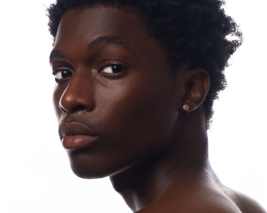 Portrait de peau noire pour un guide sur le laser