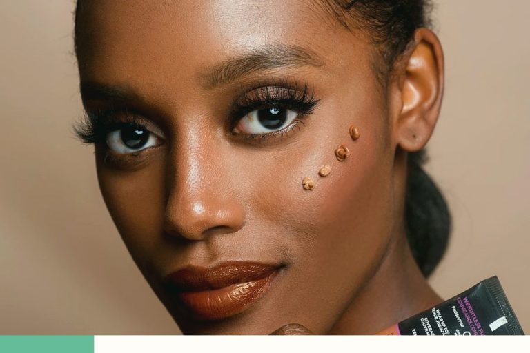 Cicatrice d’acné sur peau noire : tache, creux ou relief ?